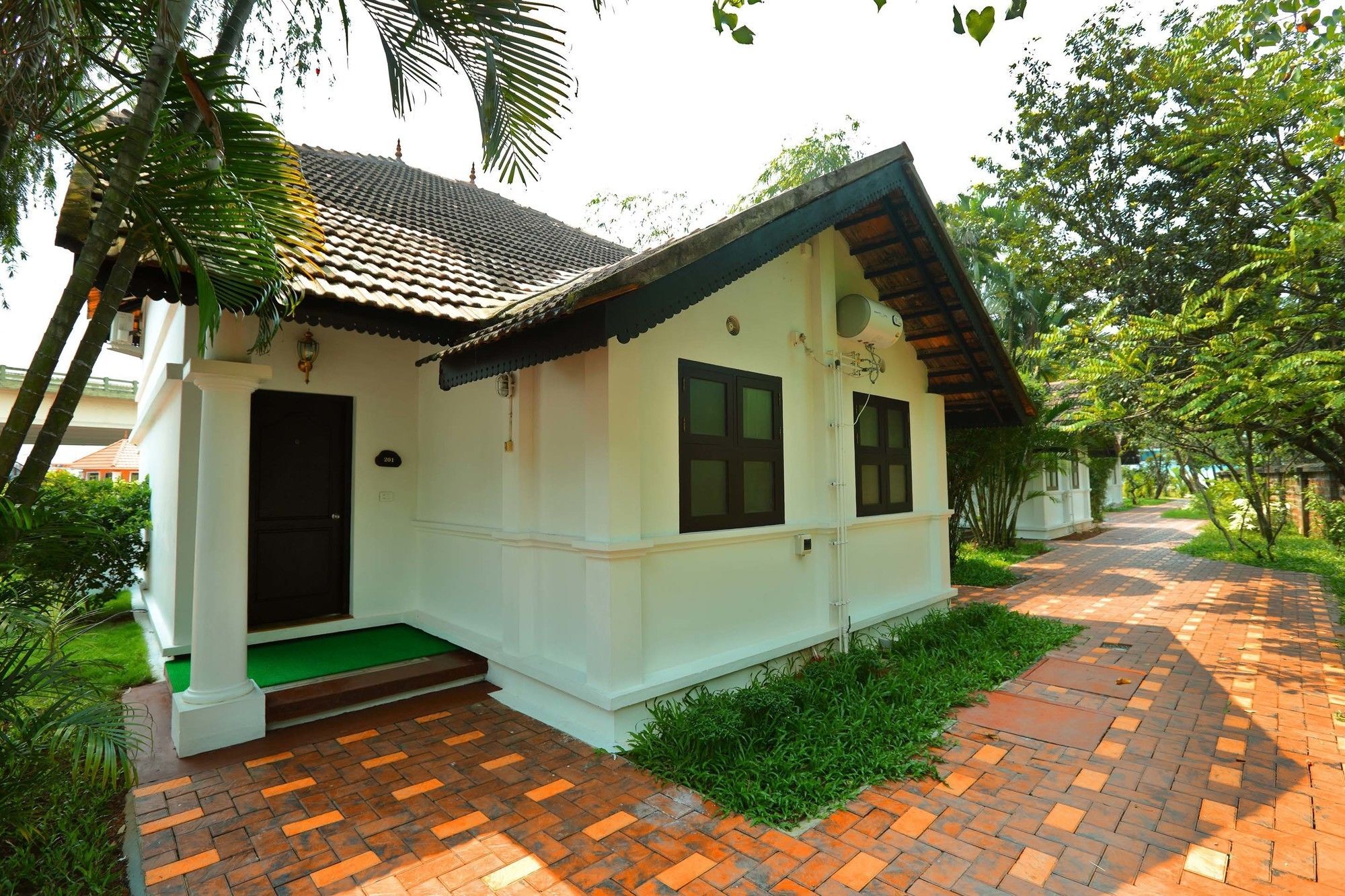 Nihara Resort And Spa Kochi Exterior photo